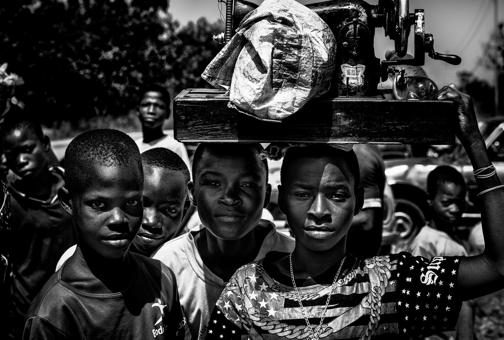 In a market in Benin. von Joxe Inazio Kuesta Garmendia