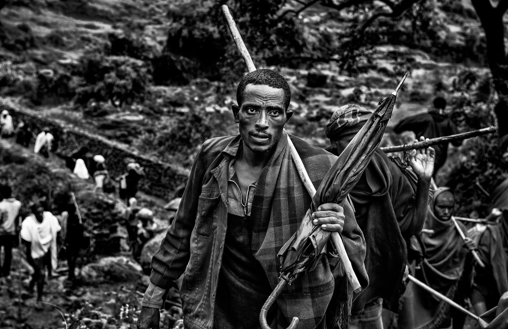 Peasants back from work-IV (Ethiopia) von Joxe Inazio Kuesta Garmendia