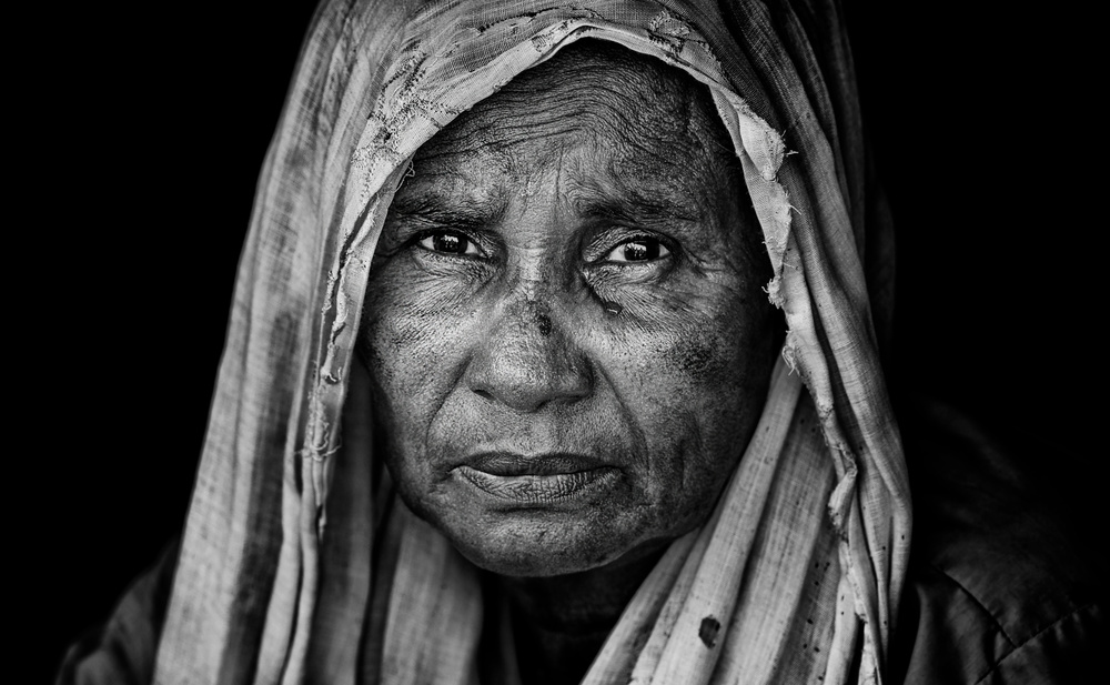 The sadness of a rohingya woman - Bangladesh von Joxe Inazio Kuesta Garmendia