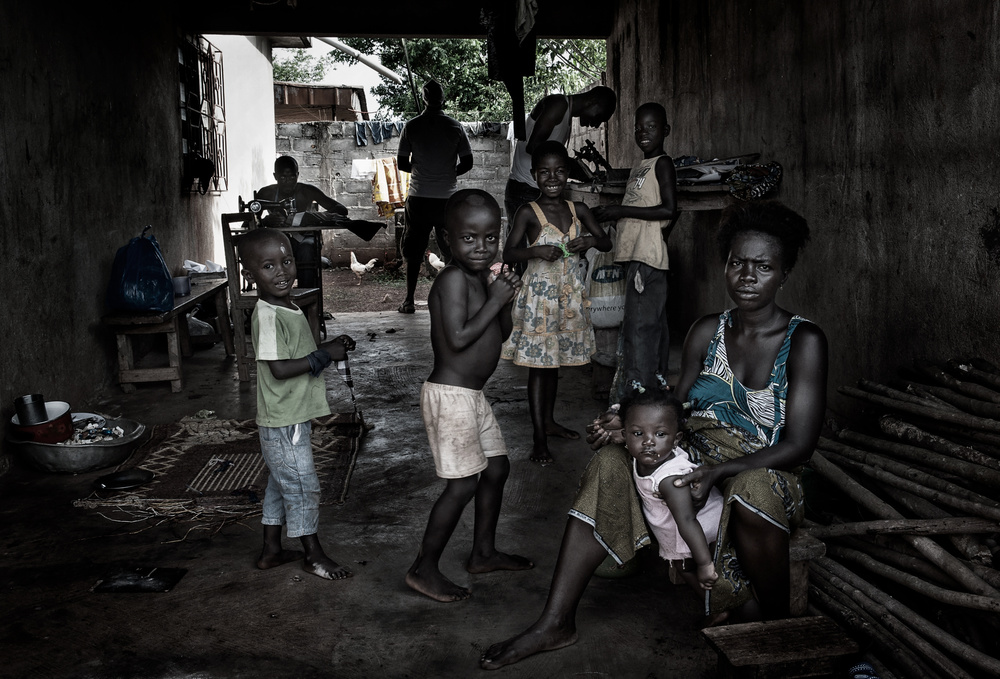 A family from Ivory Coast. von Joxe Inazio Kuesta Garmendia