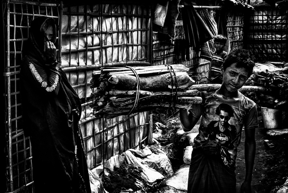 A scene of the life of the Rohingya refugees - Bangladesh von Joxe Inazio Kuesta Garmendia