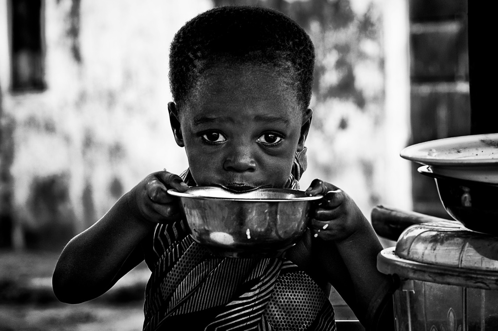 Eating some rice. von Joxe Inazio Kuesta Garmendia