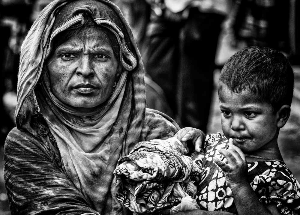 Bangladeshi woman and her child von Joxe Inazio Kuesta Garmendia