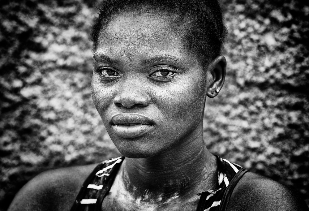 Woman from Benin. von Joxe Inazio Kuesta Garmendia