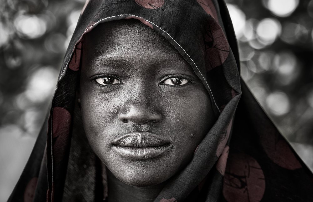 Mundari tribe woman-South Sudan von Joxe Inazio Kuesta Garmendia