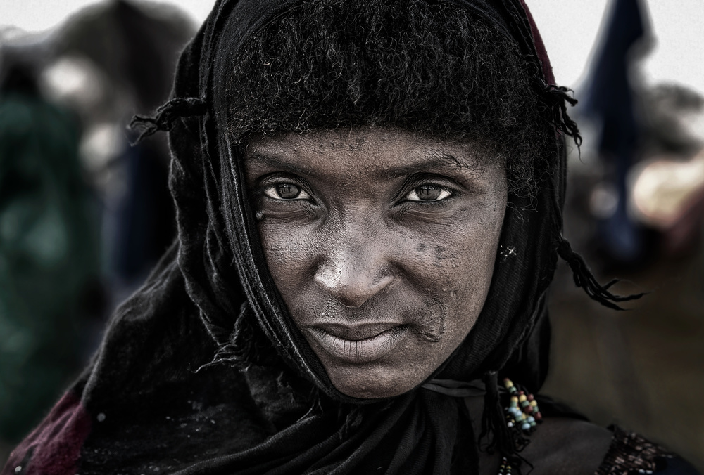 Woman at the gerewol festival - Niger von Joxe Inazio Kuesta Garmendia