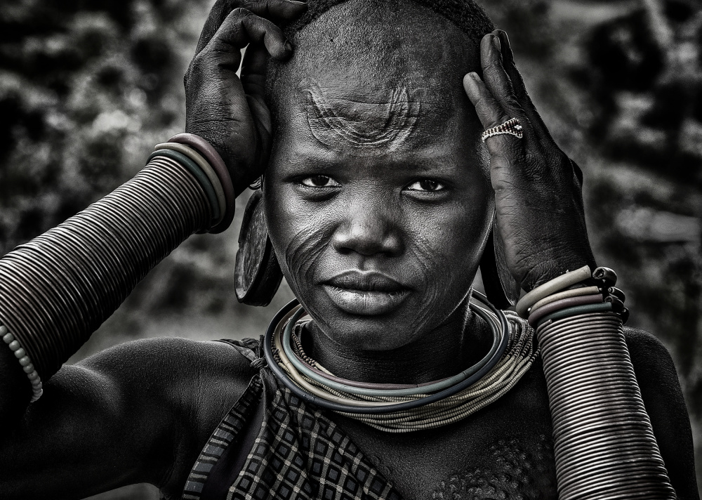 Surmi tribe woman - Ethiopia von Joxe Inazio Kuesta Garmendia