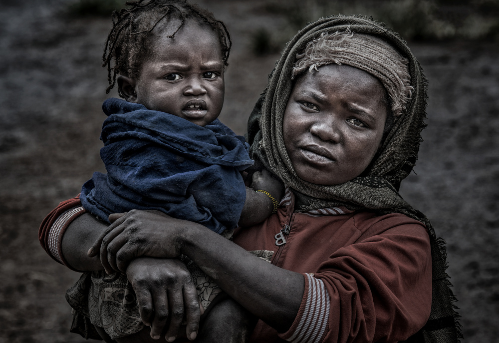 Woman and her child-Ethiopia von Joxe Inazio Kuesta Garmendia