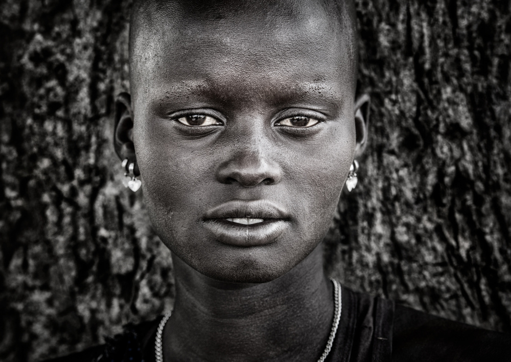 Mundari tribe woman - South Sudan von Joxe Inazio Kuesta Garmendia