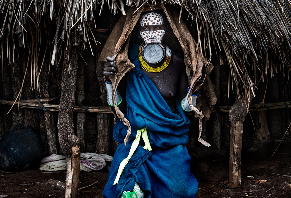 Woman from the surma tribe. von Joxe Inazio Kuesta Garmendia