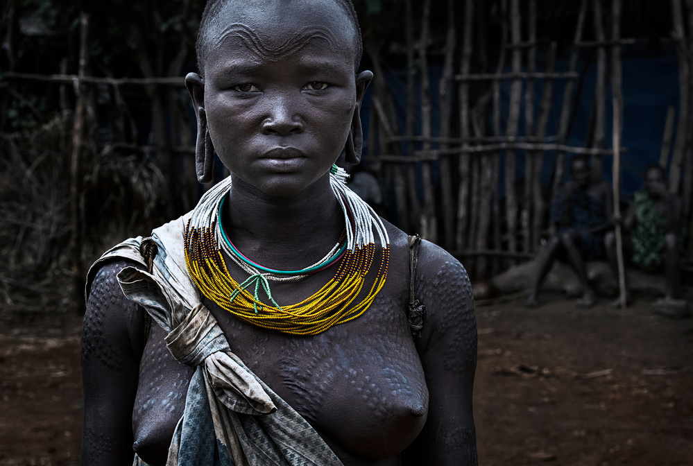 Surma tribe woman. von Joxe Inazio Kuesta Garmendia