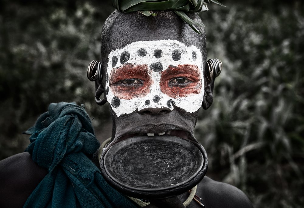 Surmi tribe woman - Ethiopia von Joxe Inazio Kuesta Garmendia