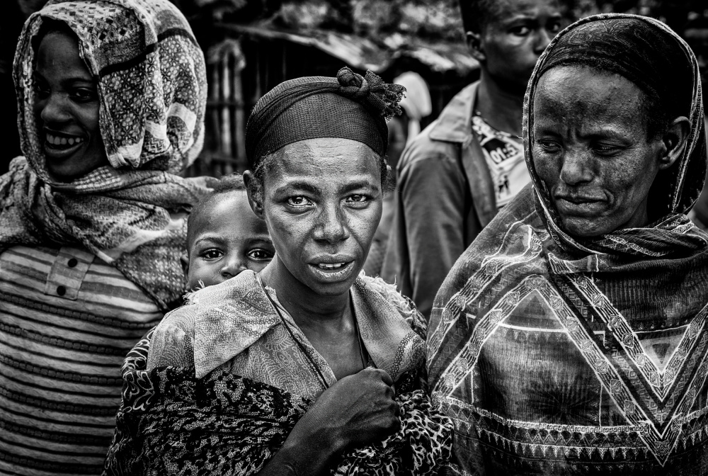 Women in a market in Ethiopia von Joxe Inazio Kuesta Garmendia