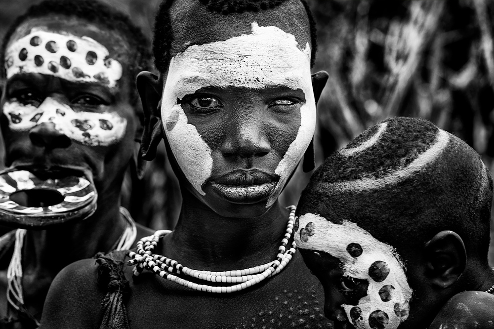 Surma tribe women. von Joxe Inazio Kuesta Garmendia