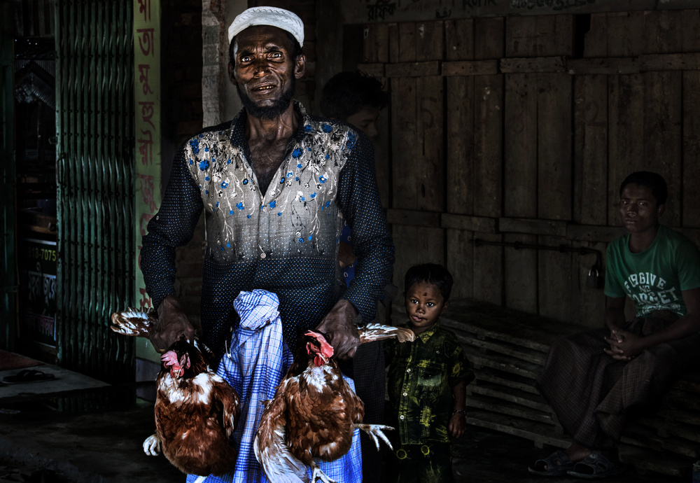 Chicken seller - Bangladesh von Joxe Inazio Kuesta Garmendia