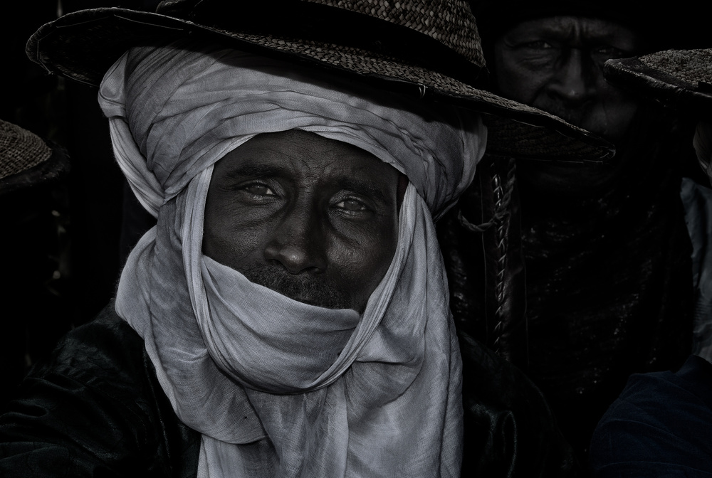 Watching the gerewol festival-Niger von Joxe Inazio Kuesta Garmendia