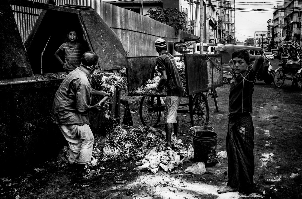 In the streets of Bangladesh-IX von Joxe Inazio Kuesta Garmendia