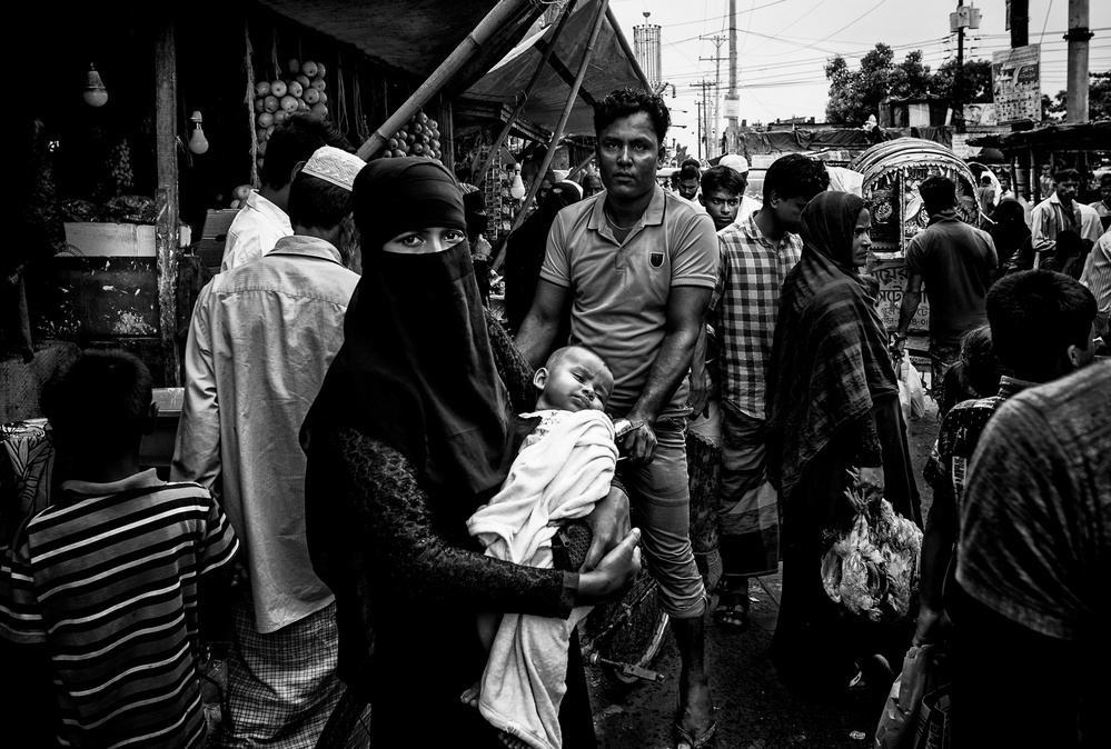 In the streets of Bangladesh - XX von Joxe Inazio Kuesta Garmendia