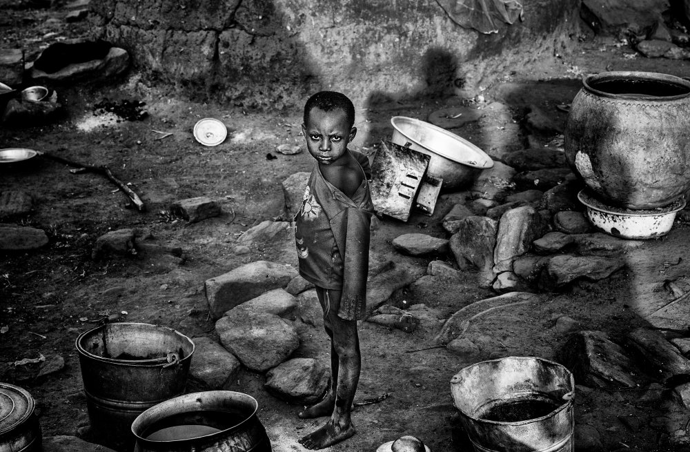 In a village in Benin. von Joxe Inazio Kuesta Garmendia