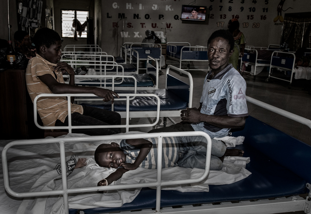 At a hospital in Ghana von Joxe Inazio Kuesta Garmendia