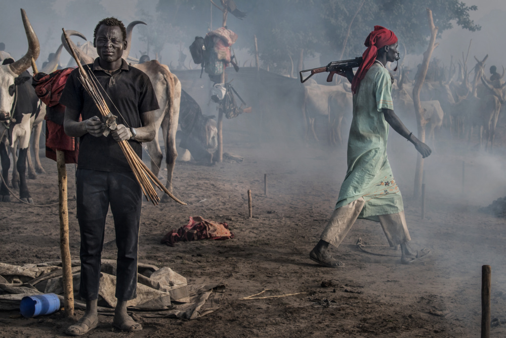 In a Mundari camp some use firearms while others use bows and arrows von Joxe Inazio Kuesta Garmendia