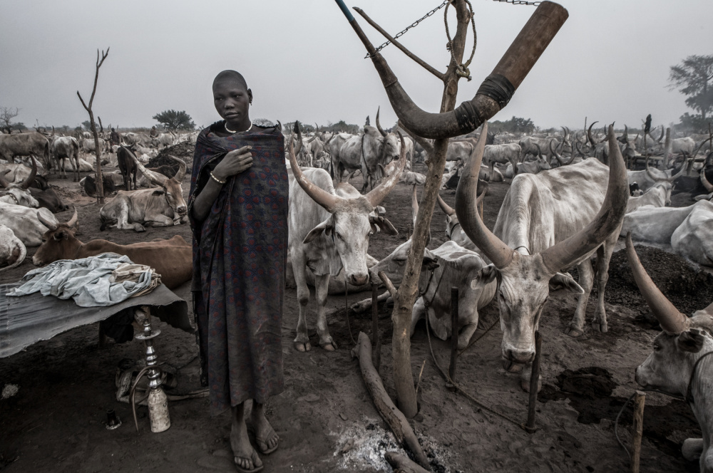 In a Mundari cattle camp-III - South Sudan von Joxe Inazio Kuesta Garmendia