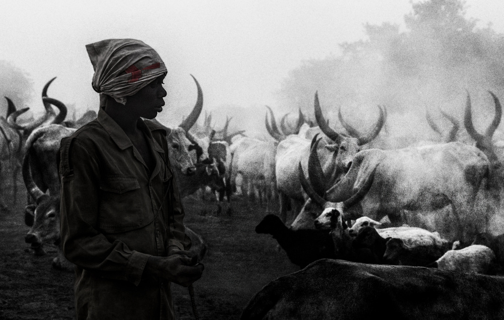 In a Mundari cattle camp - South Sudan von Joxe Inazio Kuesta Garmendia