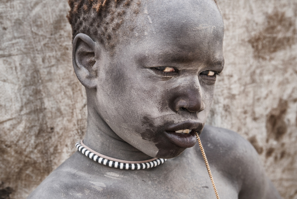 Mundari tribe boy - South Sudan von Joxe Inazio Kuesta Garmendia