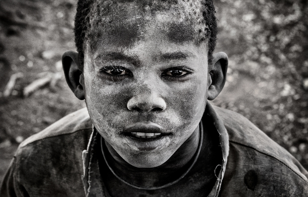 Mundari tribe child. von Joxe Inazio Kuesta Garmendia