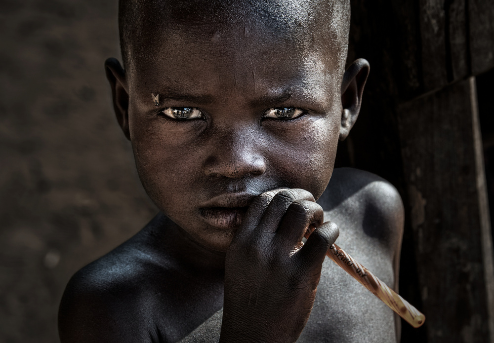 Child in a slum in Juba - South Sudan von Joxe Inazio Kuesta Garmendia