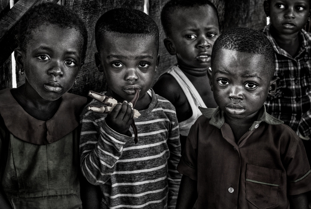 Children at school in Ghana von Joxe Inazio Kuesta Garmendia