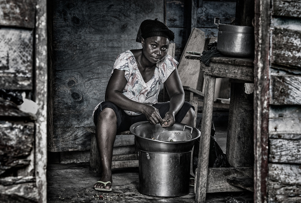 Cooking in the streets of Accra - Ghana von Joxe Inazio Kuesta Garmendia