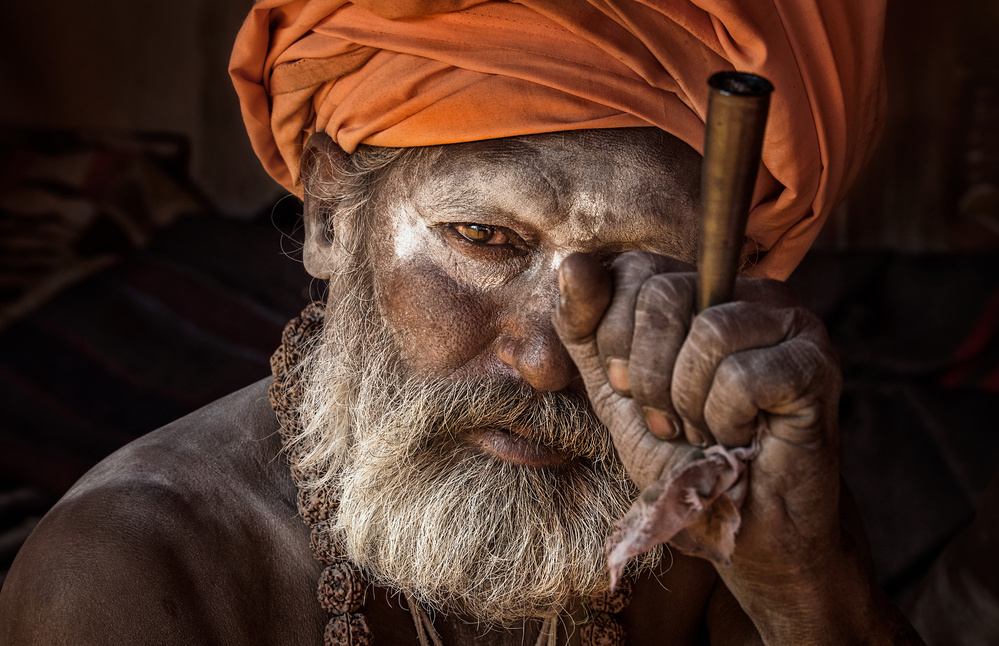 Just before lighting the chillum - Kathmandu von Joxe Inazio Kuesta Garmendia