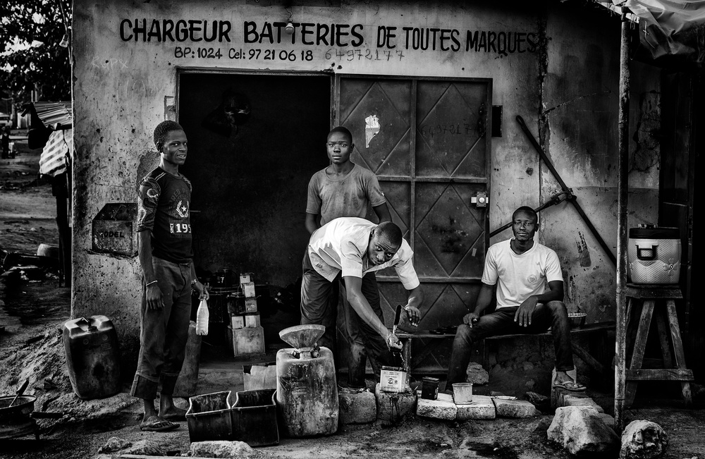 Chargeur batteries de toutes marques - Benin von Joxe Inazio Kuesta Garmendia