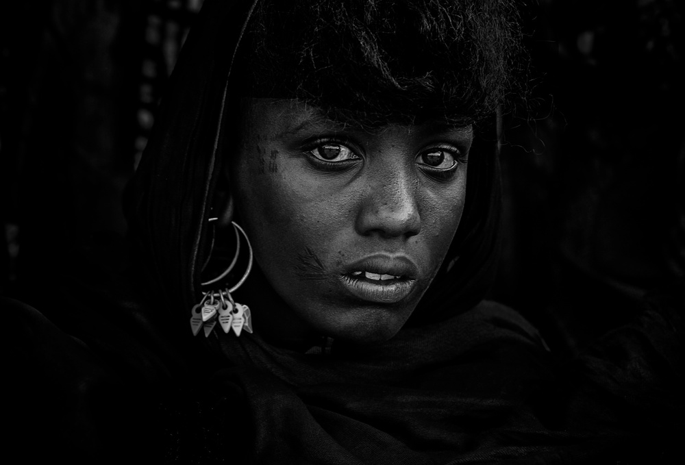 Girl at the gerewol festival - II - Niger von Joxe Inazio Kuesta Garmendia