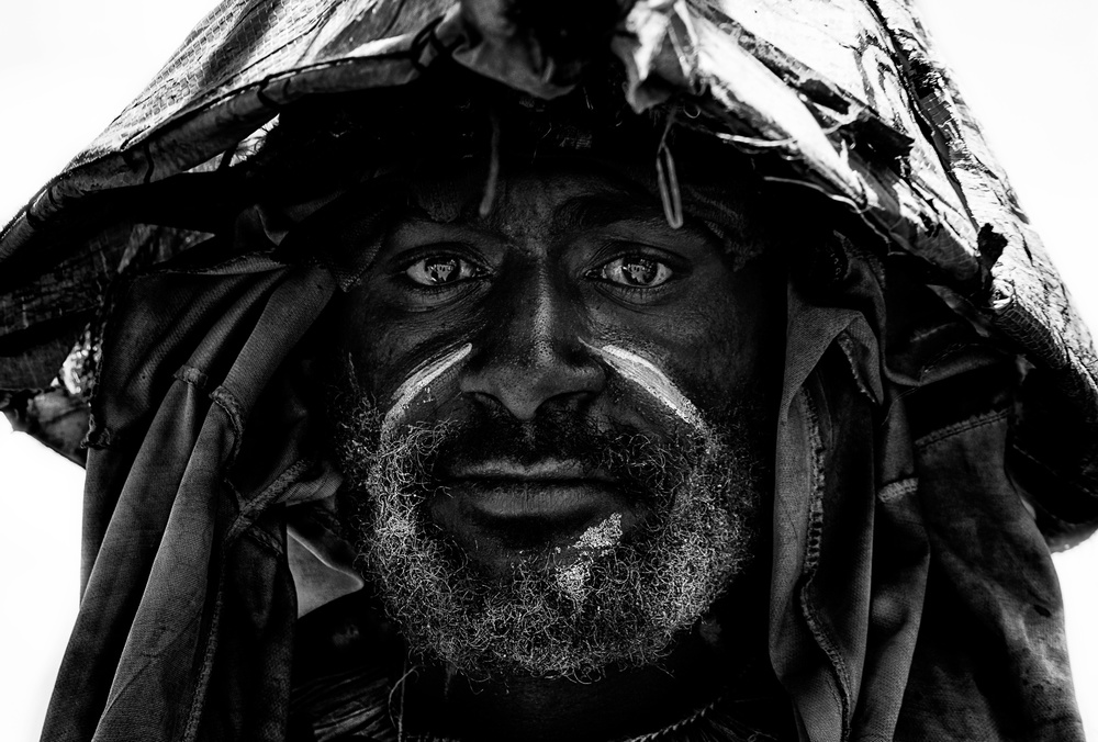 Man at the Mt. Hagen sing-sing festival -Papua New Guinea. von Joxe Inazio Kuesta Garmendia