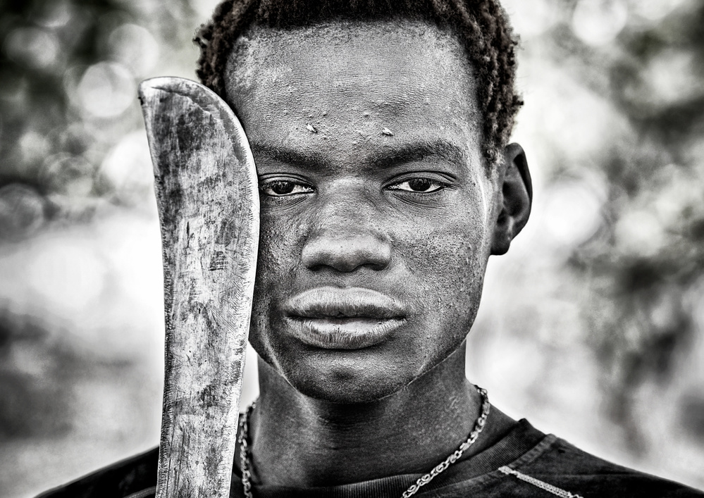 Mundari tribe man - South Sudan von Joxe Inazio Kuesta Garmendia