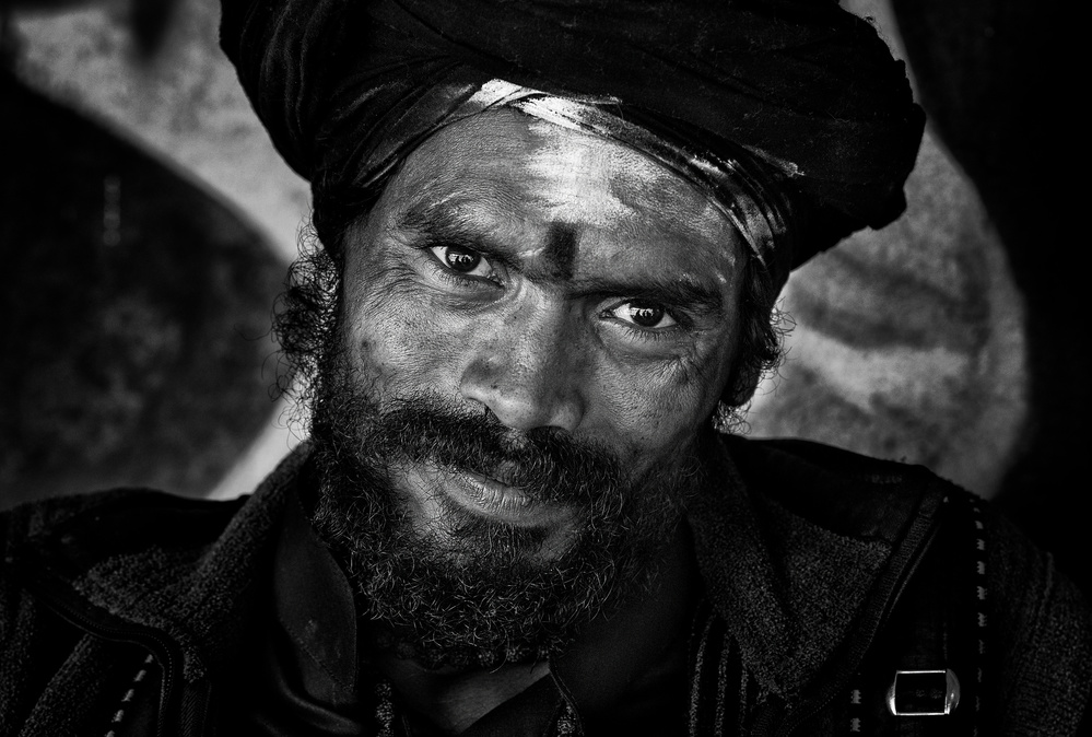 Man at the Pashupatinath Temple-V - Kathmandu von Joxe Inazio Kuesta Garmendia