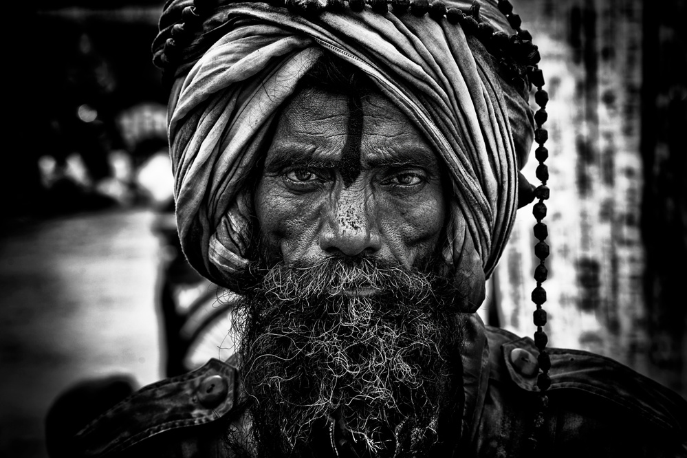 Man in Kumbh Mela - Prayagraj-India von Joxe Inazio Kuesta Garmendia