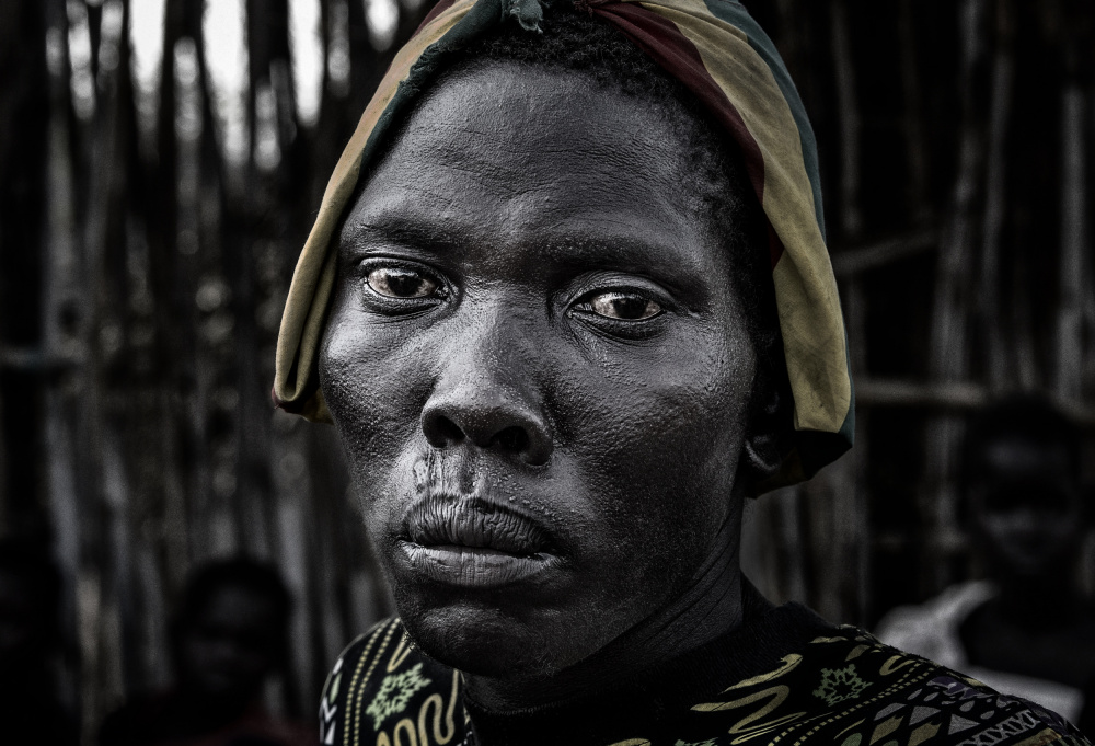 Laarim tribe man - South Sudan von Joxe Inazio Kuesta Garmendia