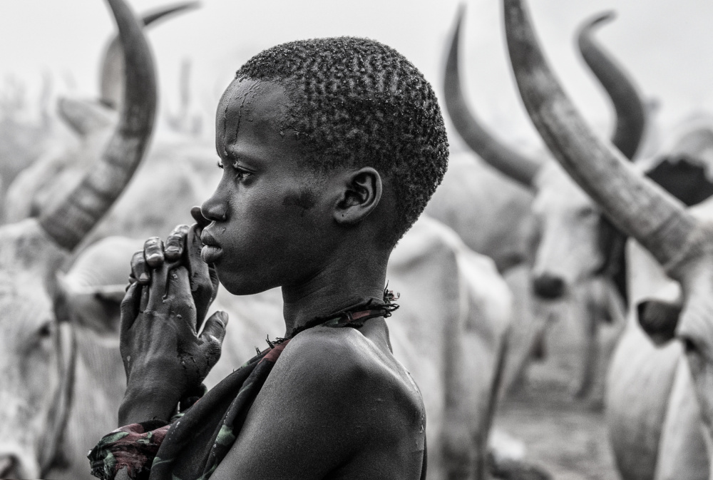 Mundari girl - South Sudan von Joxe Inazio Kuesta Garmendia