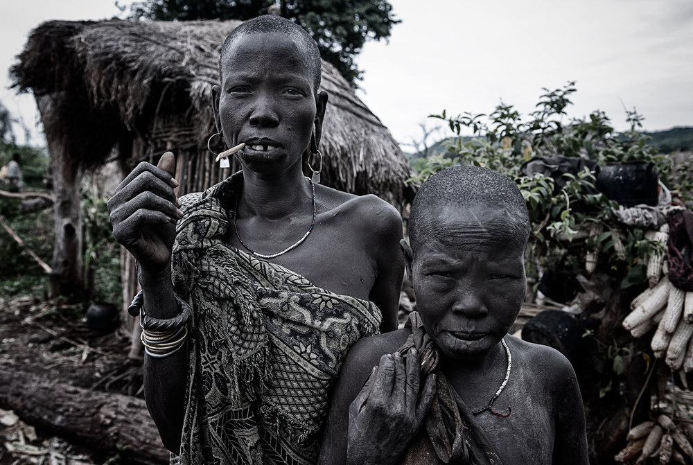 Mother and daughter - Ethiopia von Joxe Inazio Kuesta Garmendia