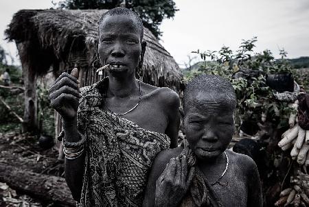 Mother and daughter - Ethiopia