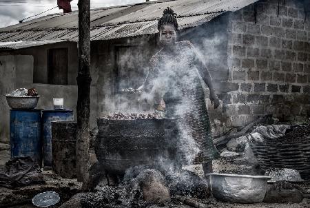 Making palm oil - Ghana