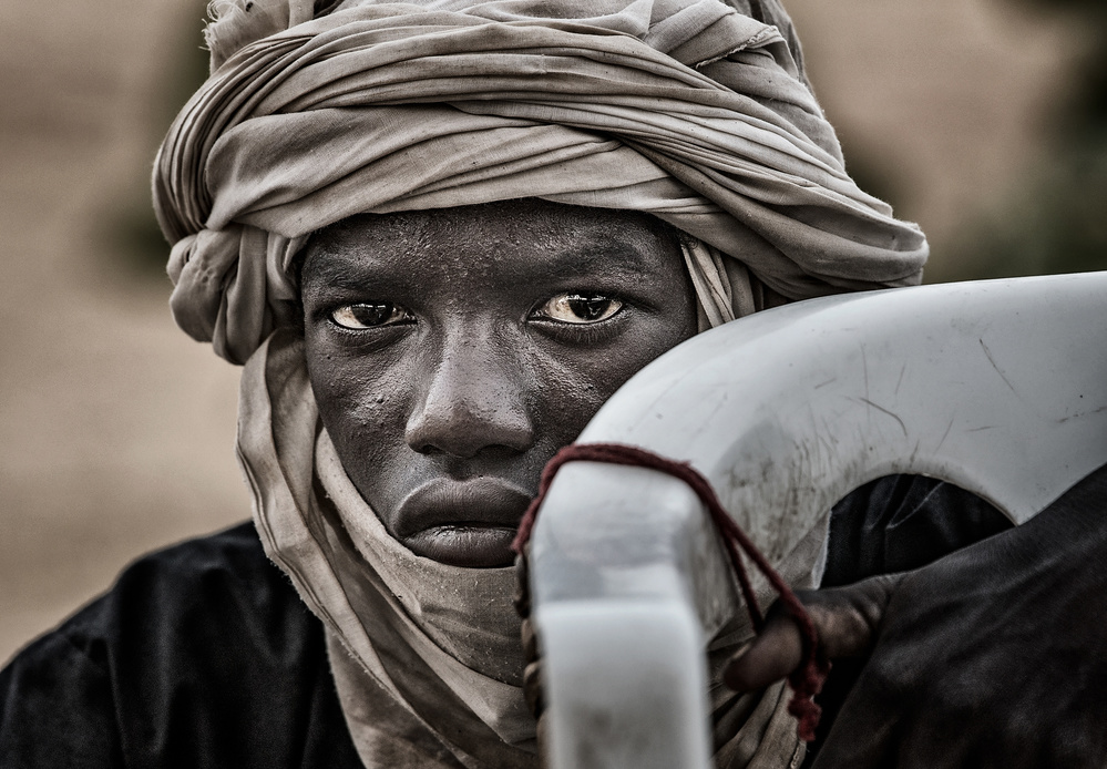 Peul boy a the gerewol festival-Niger von Joxe Inazio Kuesta Garmendia