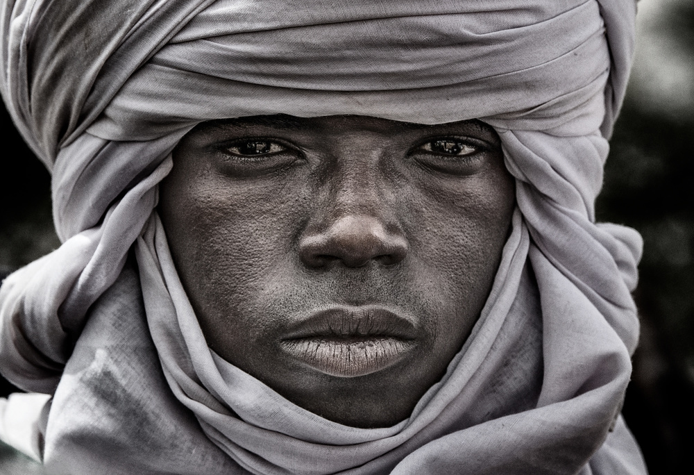 Peul man at the gerewol festival - Niger von Joxe Inazio Kuesta Garmendia