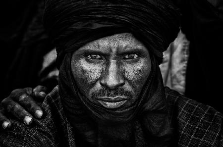 Peul man watching the gerewol festival-I - Niger