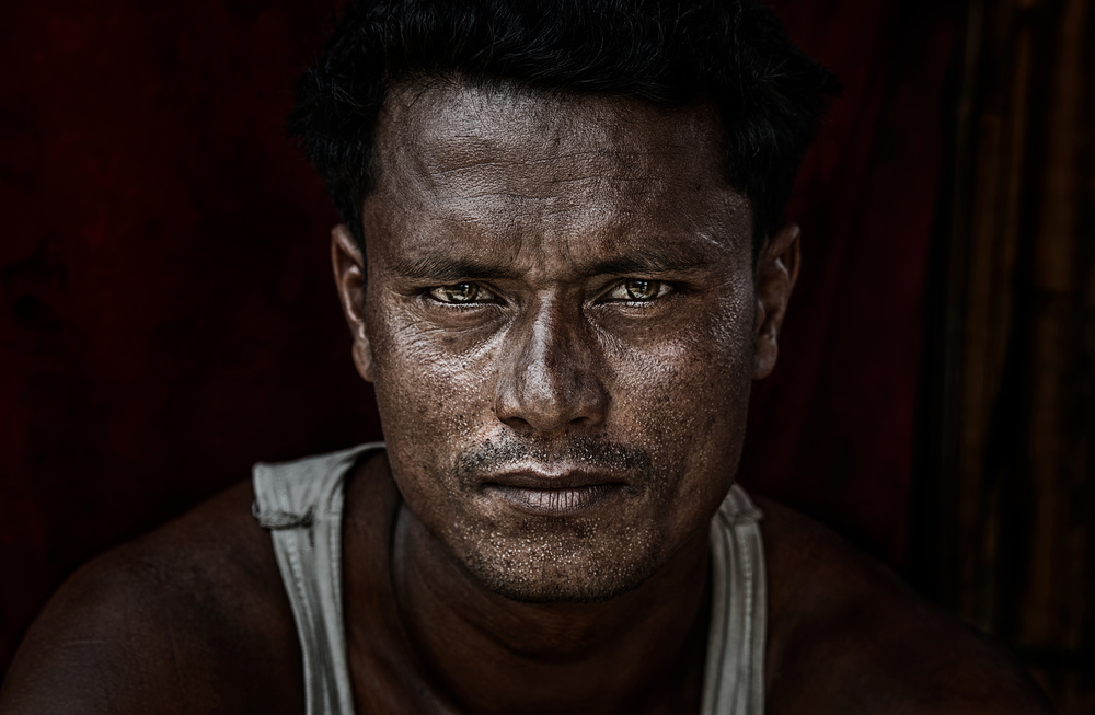 Portrait of a Rohingya refugee man - Bangladesh von Joxe Inazio Kuesta Garmendia