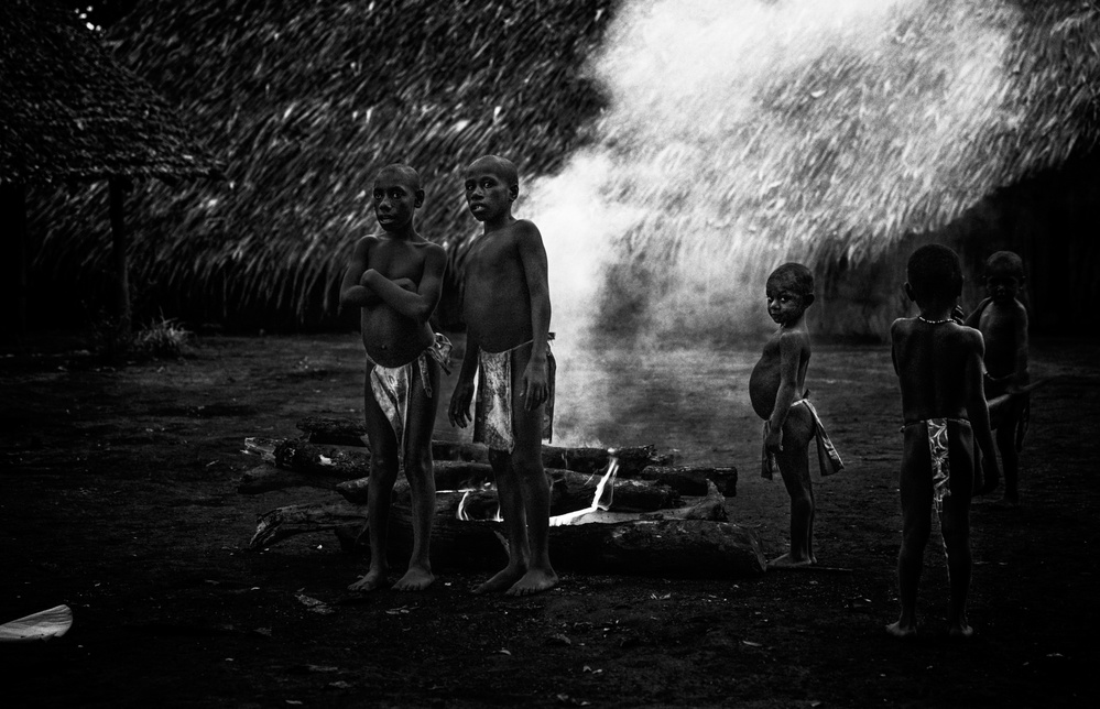 Ritual of fire-I (Jaramaja, Espiritu Santo island, Vanuatu) von Joxe Inazio Kuesta Garmendia