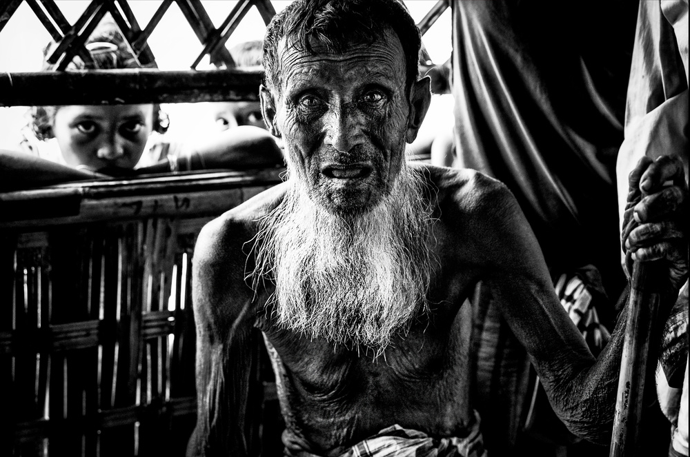 Rohingya refugee elderly man - Bangladesh von Joxe Inazio Kuesta Garmendia